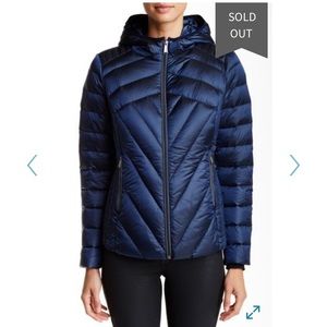 BCBG lightweight packable down blue feather jacket